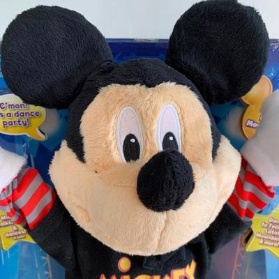 LOT 32 A: NIP 2010 Fisher-Price Disney Dance Star Mickey Mouse
