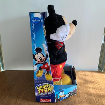 LOT 32 A: NIP 2010 Fisher-Price Disney Dance Star Mickey Mouse