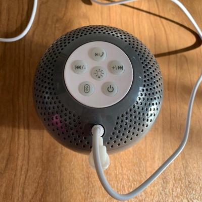 LOT 33 A: NIP Polaroid Bluetooth Portable Speaker & Mainstays Speaker Light w/ Cord