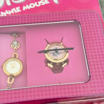 LOT 81A: Disney Mickey Mouse Comic Strip Print Bag & Disney Minnie Mouse Fun Character Watch and Clock Set