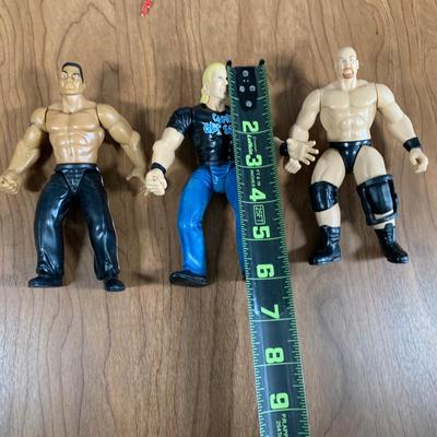 LOT 83 A: Jakks Pacific WWF Collection; Slammers Action Ring, NIP Final Count Series 1 Twist Of Fate, & More