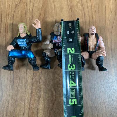 LOT 83 A: Jakks Pacific WWF Collection; Slammers Action Ring, NIP Final Count Series 1 Twist Of Fate, & More