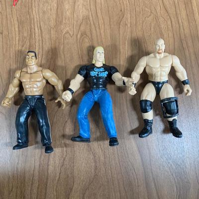 LOT 83 A: Jakks Pacific WWF Collection; Slammers Action Ring, NIP Final Count Series 1 Twist Of Fate, & More