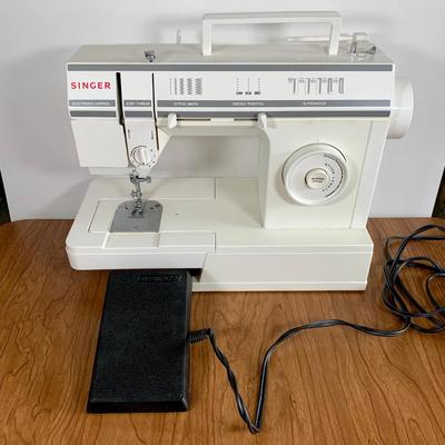 LOT 86 A: Singer Sewing Machine #57817C w/ Foot Pedal