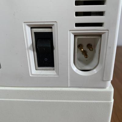 LOT 86 A: Singer Sewing Machine #57817C w/ Foot Pedal