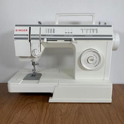 LOT 86 A: Singer Sewing Machine #57817C w/ Foot Pedal