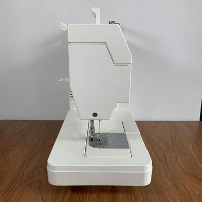 LOT 86 A: Singer Sewing Machine #57817C w/ Foot Pedal