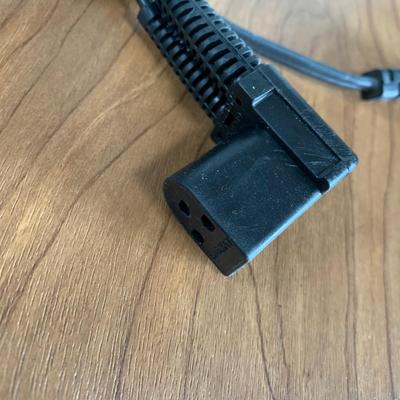 LOT 86 A: Singer Sewing Machine #57817C w/ Foot Pedal