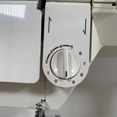 LOT 86 A: Singer Sewing Machine #57817C w/ Foot Pedal