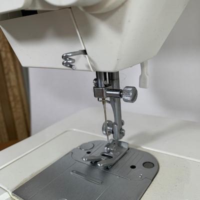LOT 86 A: Singer Sewing Machine #57817C w/ Foot Pedal