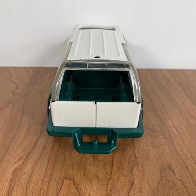 LOT 87 A: Tonka Farm Toys Collection; People, Animals, Fences, Cart, & More