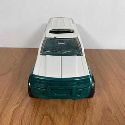 LOT 87 A: Tonka Farm Toys Collection; People, Animals, Fences, Cart, & More