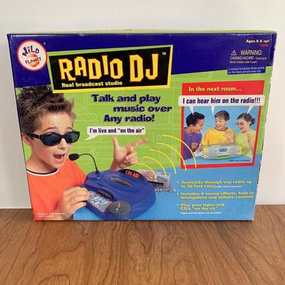 LOT 88 B: 2000 Wild Planet Radio DJ Broadcast Studio & 1993 Vtech Disney's Mickey Mouse Video Painter