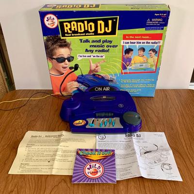 LOT 88 B: 2000 Wild Planet Radio DJ Broadcast Studio & 1993 Vtech Disney's Mickey Mouse Video Painter