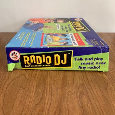 LOT 88 B: 2000 Wild Planet Radio DJ Broadcast Studio & 1993 Vtech Disney's Mickey Mouse Video Painter