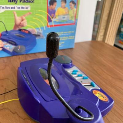 LOT 88 B: 2000 Wild Planet Radio DJ Broadcast Studio & 1993 Vtech Disney's Mickey Mouse Video Painter