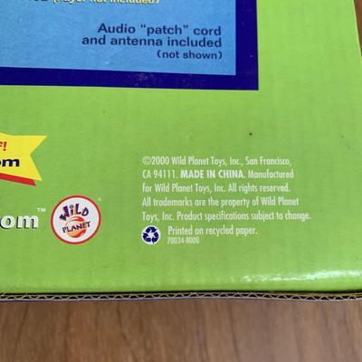 LOT 88 B: 2000 Wild Planet Radio DJ Broadcast Studio & 1993 Vtech Disney's Mickey Mouse Video Painter