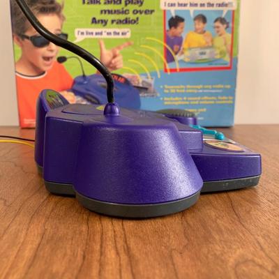 LOT 88 B: 2000 Wild Planet Radio DJ Broadcast Studio & 1993 Vtech Disney's Mickey Mouse Video Painter