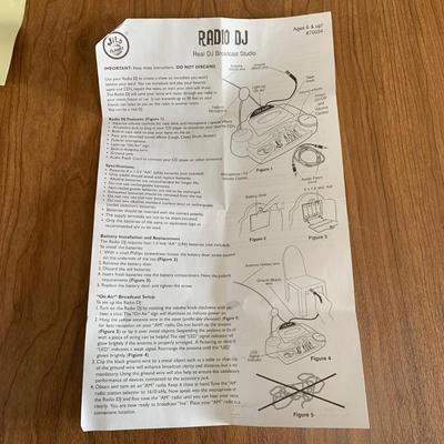 LOT 88 B: 2000 Wild Planet Radio DJ Broadcast Studio & 1993 Vtech Disney's Mickey Mouse Video Painter