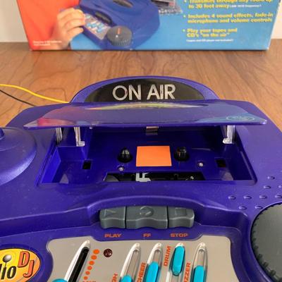 LOT 88 B: 2000 Wild Planet Radio DJ Broadcast Studio & 1993 Vtech Disney's Mickey Mouse Video Painter