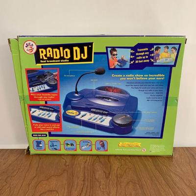 LOT 88 B: 2000 Wild Planet Radio DJ Broadcast Studio & 1993 Vtech Disney's Mickey Mouse Video Painter