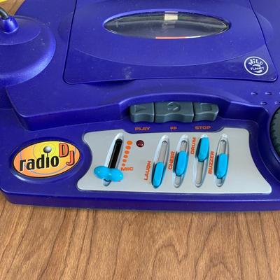 LOT 88 B: 2000 Wild Planet Radio DJ Broadcast Studio & 1993 Vtech Disney's Mickey Mouse Video Painter