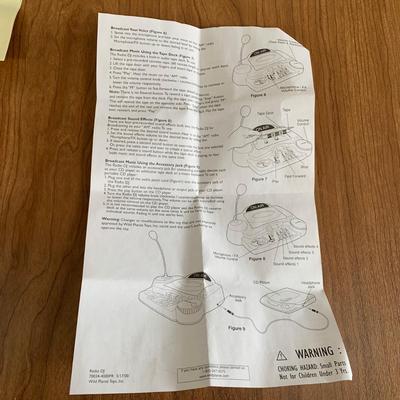 LOT 88 B: 2000 Wild Planet Radio DJ Broadcast Studio & 1993 Vtech Disney's Mickey Mouse Video Painter