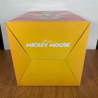 LOT 90 A: NIP Disney's Mickey Mouse Animated Talking Lamp