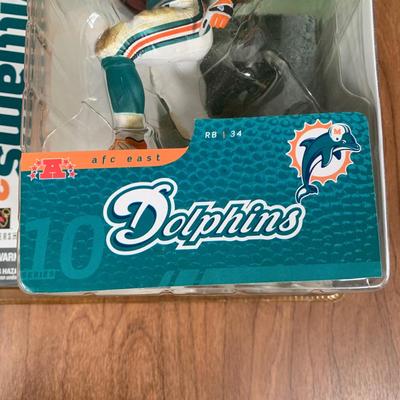 LOT 91 A: NFL Miami Dolphins Sweatshirt & NIP 2004 McFarlane Sports Picks Ricky Williams Figurine