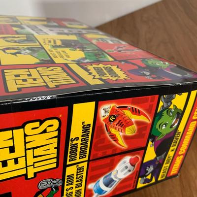 LOT 94 A: NIP 2004 BAN DAI DC Teen Titans Command Center Beast Boy & Raven Set 3 & 4 #12357