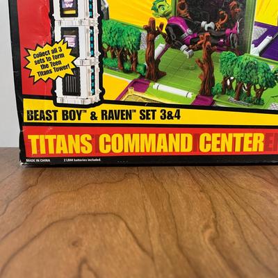 LOT 94 A: NIP 2004 BAN DAI DC Teen Titans Command Center Beast Boy & Raven Set 3 & 4 #12357