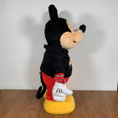 LOT 95 A: 2009 Fisher-Price Disney's Dance Star Mickey Mouse & Vintage Mickey & Minnie Mouse PVC Figurines