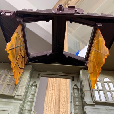 LOT 96 B: 1991 Kenner Animated Batman Wayne Manor Bat Cave Playset