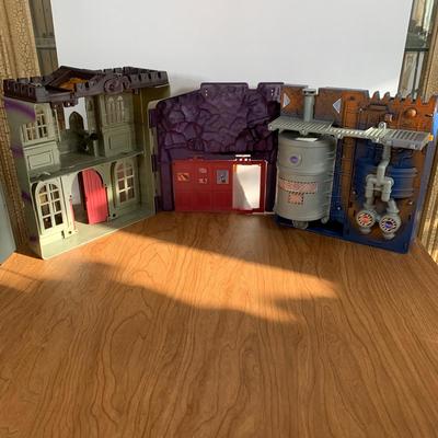 LOT 96 B: 1991 Kenner Animated Batman Wayne Manor Bat Cave Playset