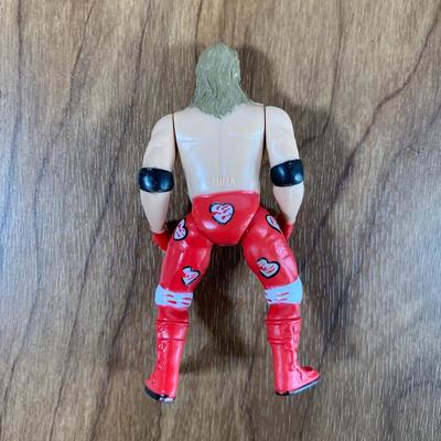 LOT 100 A: 1998 NWO WCW C-Pen, 1999 Collectible Playing Cards, & Miniature Figurines