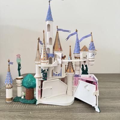 LOT 114B: 1998 Disney Trendmasters Beauty and the Beast Light-Up Castle Playset