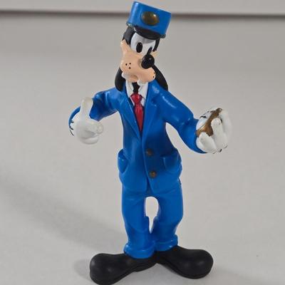 LOT 122A: Walt Disney World Monorail Pieces & 4 Disney Figures
