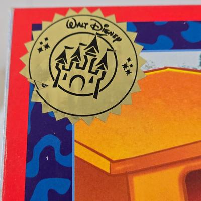 LOT 122A: Walt Disney World Monorail Pieces & 4 Disney Figures