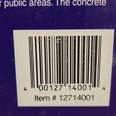 LOT 122A: Walt Disney World Monorail Pieces & 4 Disney Figures