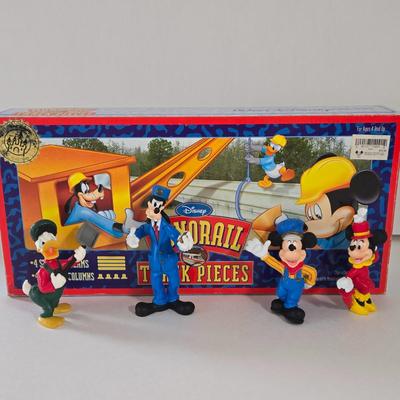 LOT 122A: Walt Disney World Monorail Pieces & 4 Disney Figures