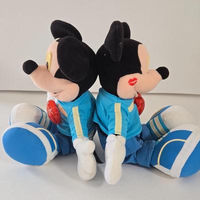 LOT 123B: "Lots of Love" Mickey and Minnie x 2