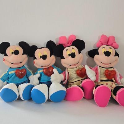 LOT 123B: "Lots of Love" Mickey and Minnie x 2