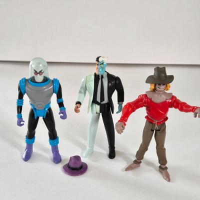 LOT 132L: Batman Collectors Case with a Variety of Batman Figures