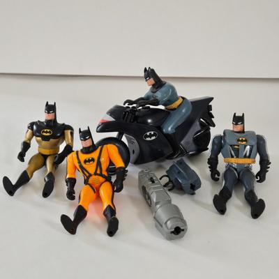 LOT 132L: Batman Collectors Case with a Variety of Batman Figures