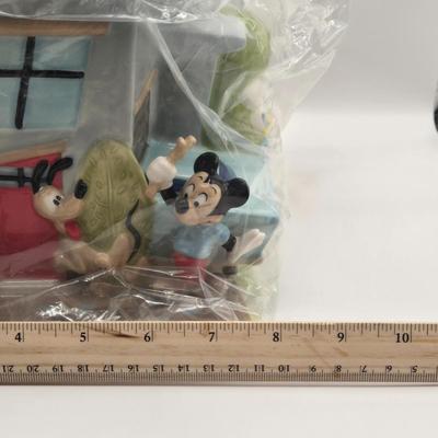 LOT 135A: New "Urban" Minnie & Mickey House Cookie Jar