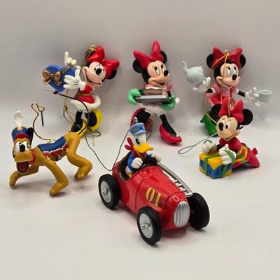 LOT 139A: Minnie Mouse Ornaments & Hallmark Disney Donald and Pluto Ornaments