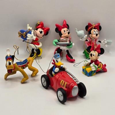 LOT 139A: Minnie Mouse Ornaments & Hallmark Disney Donald and Pluto Ornaments