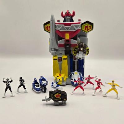 LOT 143A: Power Rangers Megazord & Miniature Power Ranger Toys
