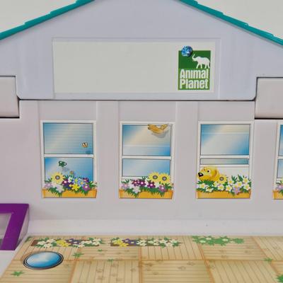 LOT 150L: Animal Planet Animal Rescue Care Center