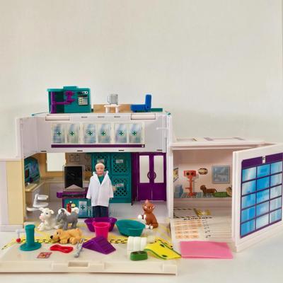 LOT 150L: Animal Planet Animal Rescue Care Center